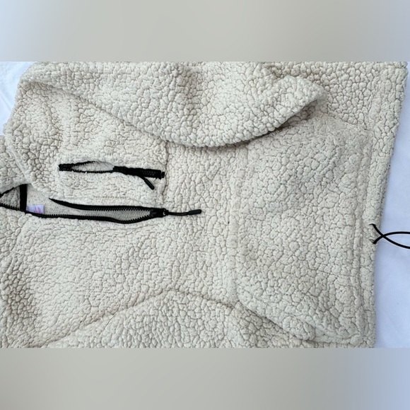 Sherpa half zip sweater used in good condition! - Picture 4 of 5